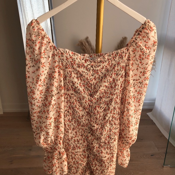 Floral Ruched Dress With Puffed Sleeves - Picture 5 of 6